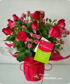 339 | Románticas rosas rojas en florero